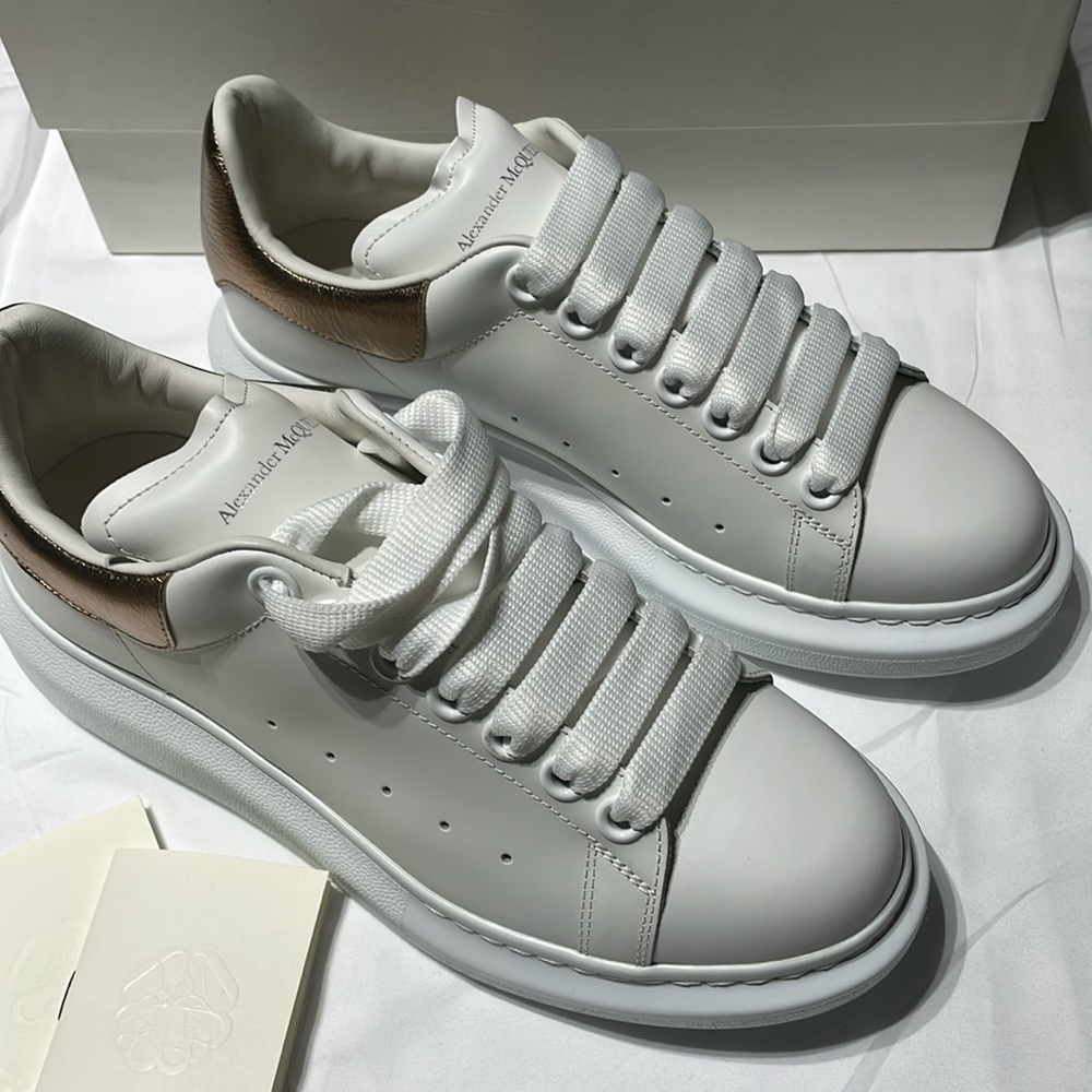 Women's Oversized Sneaker in White/rose Gold